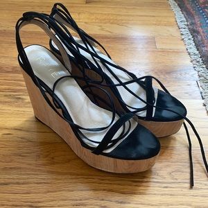 Raye Wren Wedges black size 7